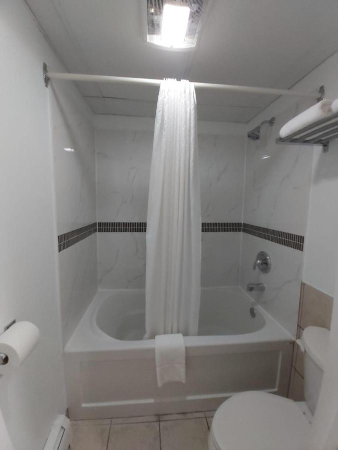 Arnprior Motor Inn Bagian luar foto