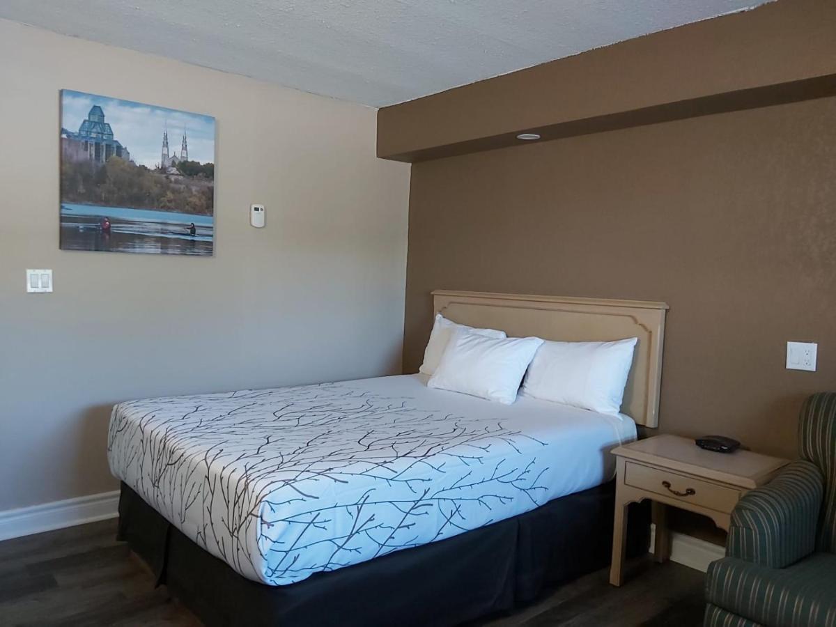 Arnprior Motor Inn Bagian luar foto