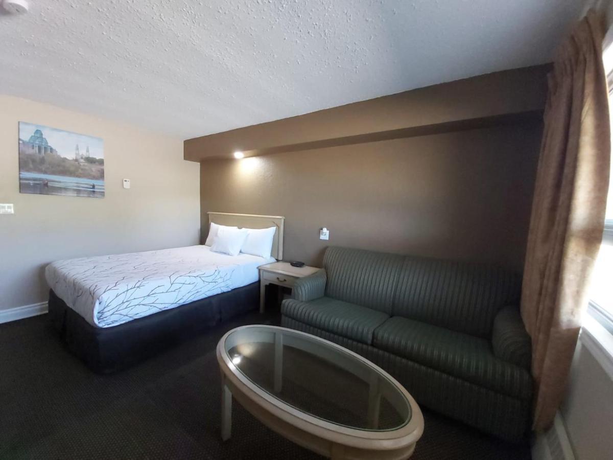 Arnprior Motor Inn Bagian luar foto