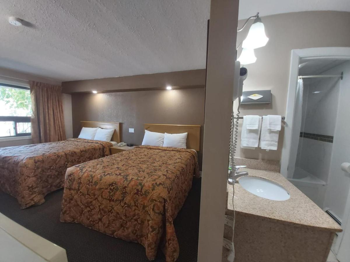 Arnprior Motor Inn Bagian luar foto