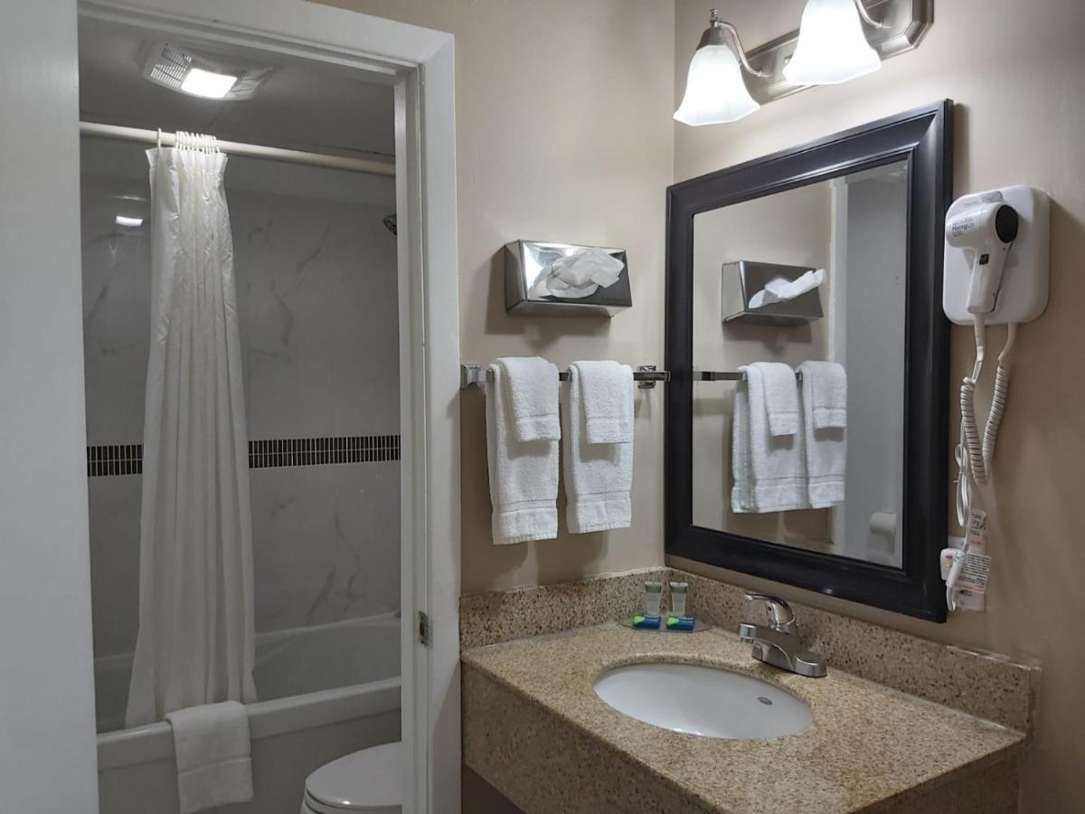 Arnprior Motor Inn Bagian luar foto