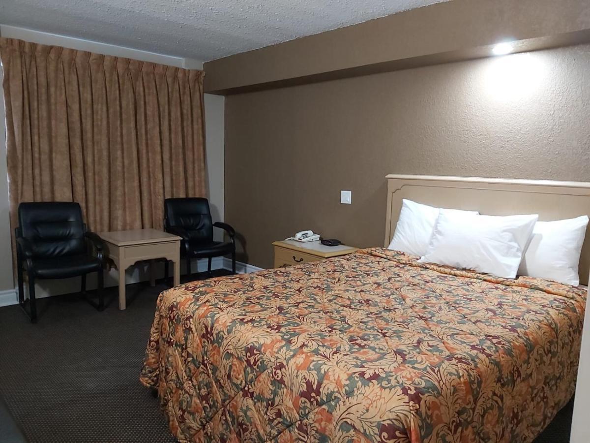 Arnprior Motor Inn Bagian luar foto