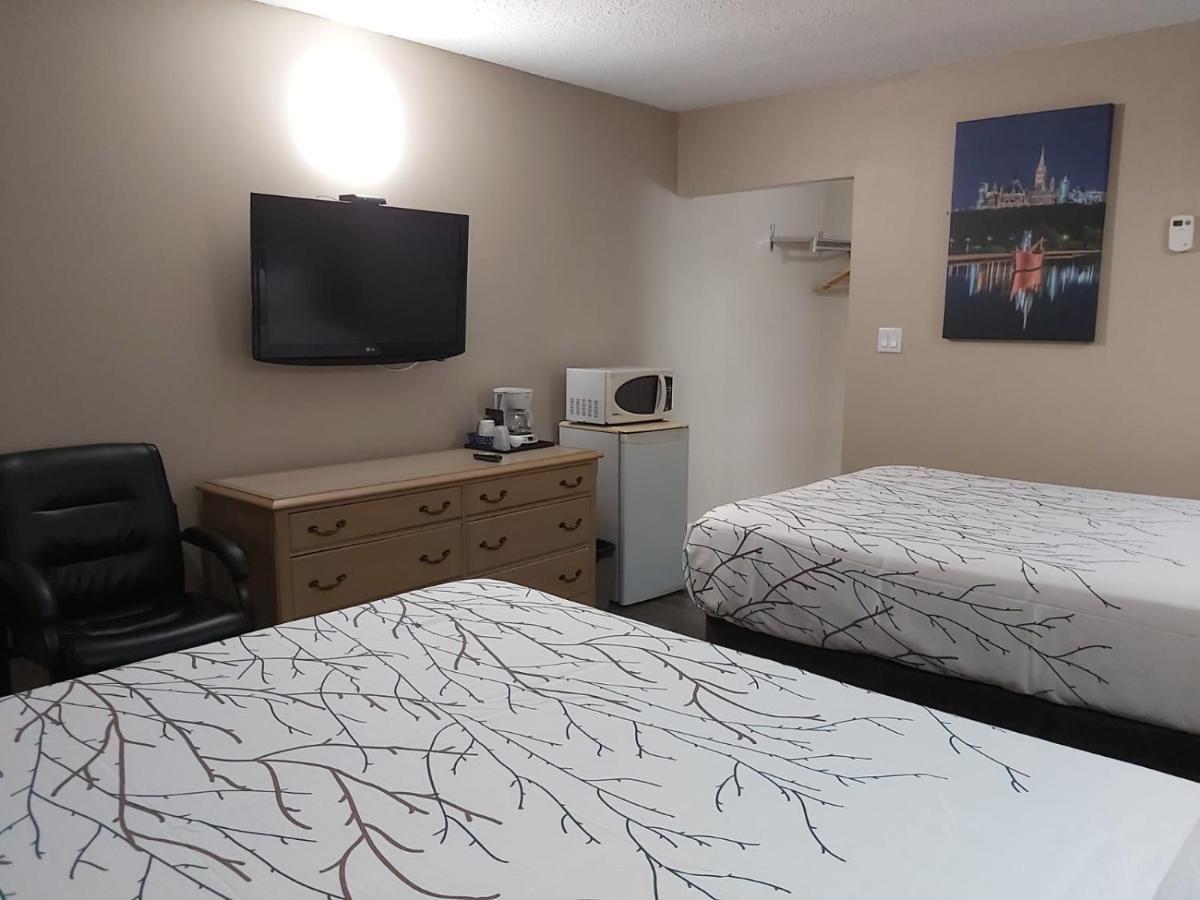 Arnprior Motor Inn Bagian luar foto