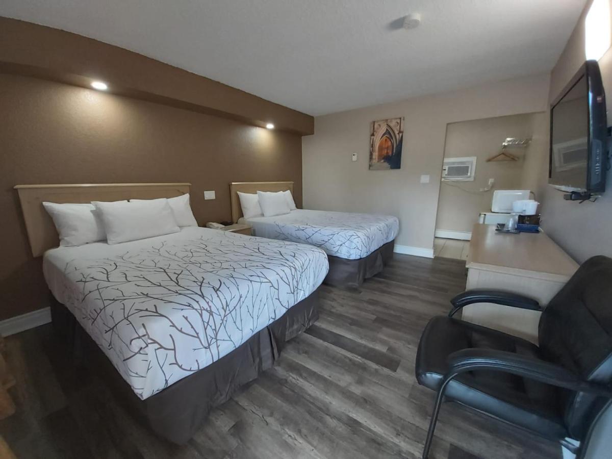 Arnprior Motor Inn Bagian luar foto