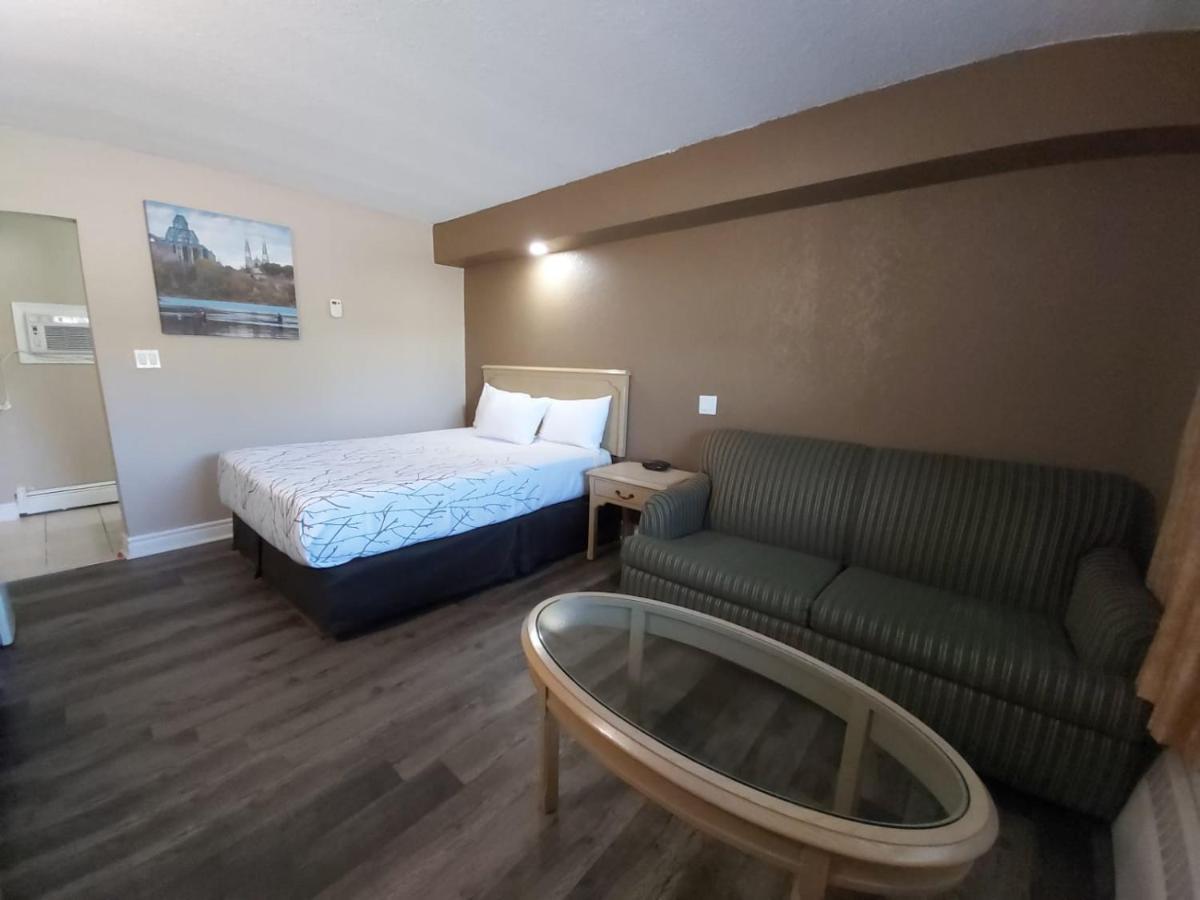 Arnprior Motor Inn Bagian luar foto