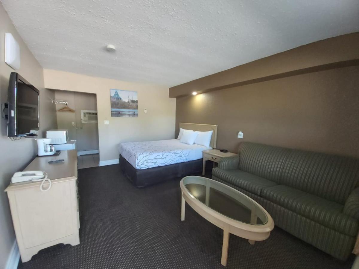 Arnprior Motor Inn Bagian luar foto