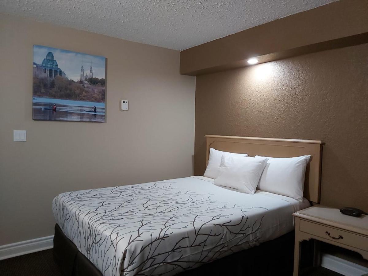 Arnprior Motor Inn Bagian luar foto