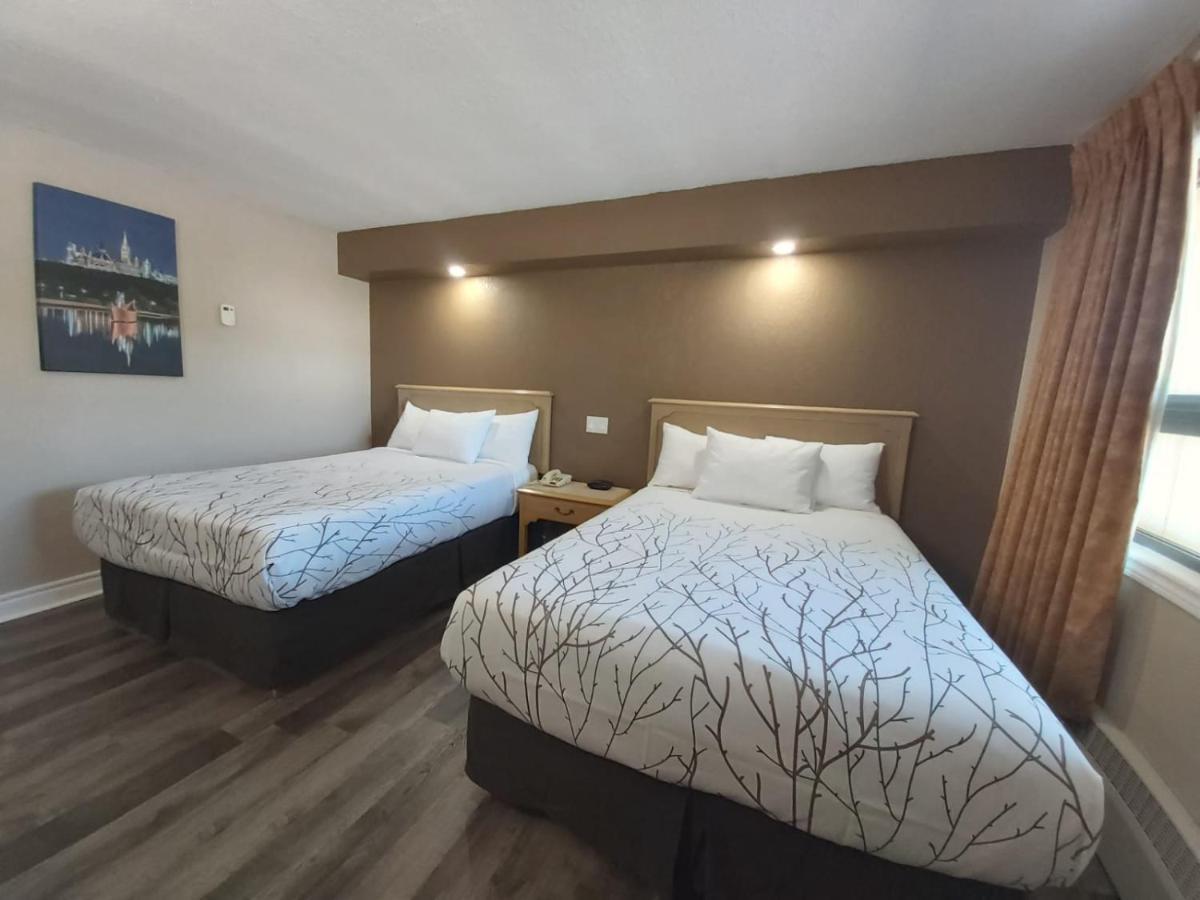 Arnprior Motor Inn Bagian luar foto