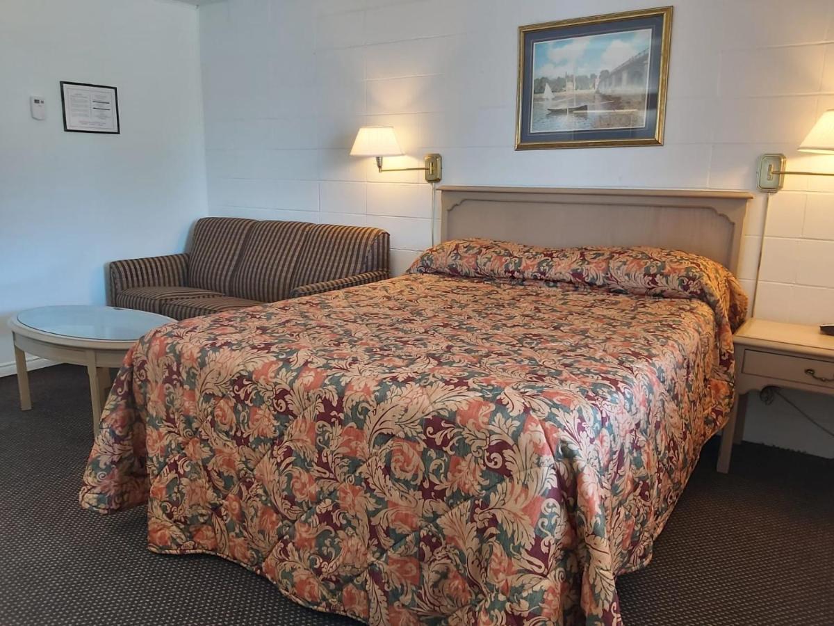 Arnprior Motor Inn Bagian luar foto