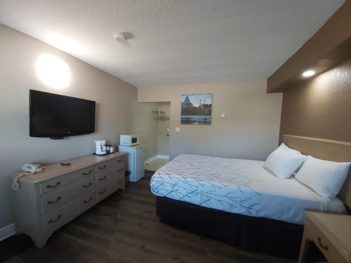 Arnprior Motor Inn Bagian luar foto