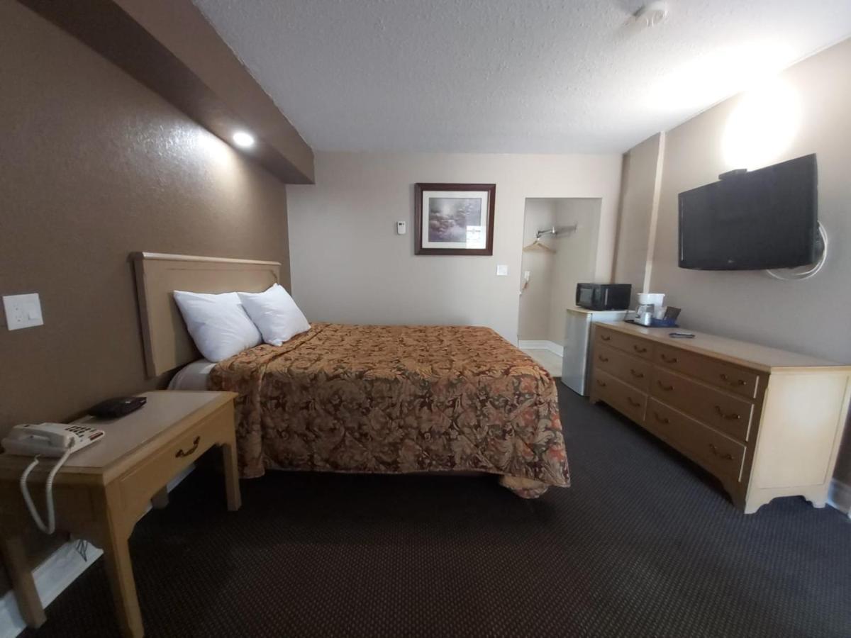 Arnprior Motor Inn Bagian luar foto
