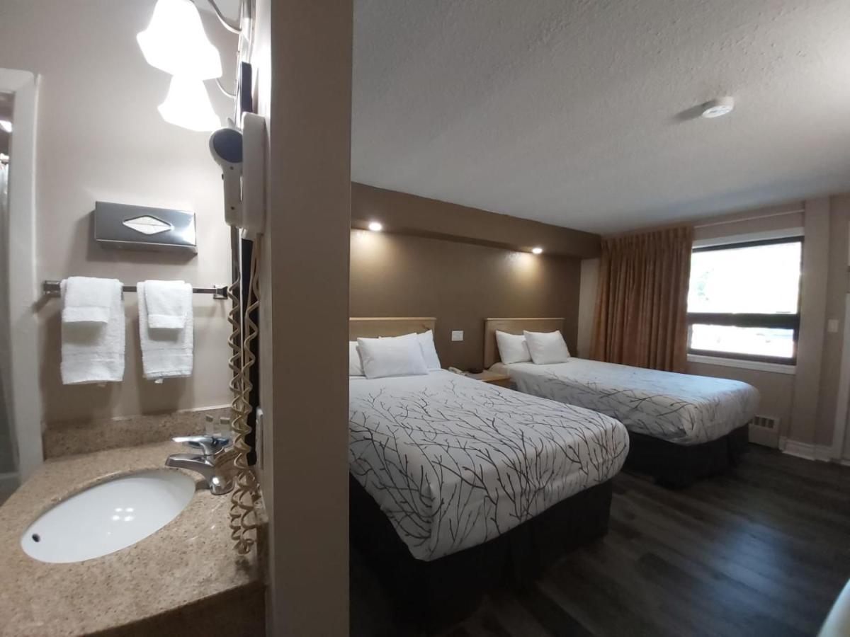 Arnprior Motor Inn Bagian luar foto