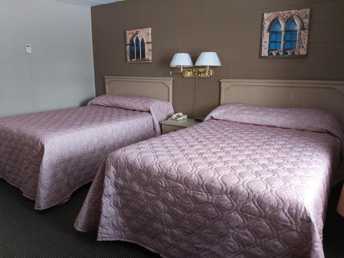 Arnprior Motor Inn Bagian luar foto
