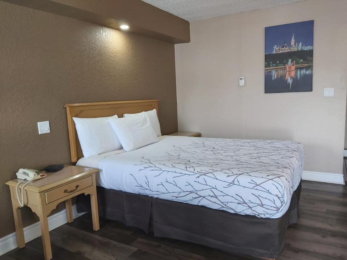 Arnprior Motor Inn Bagian luar foto