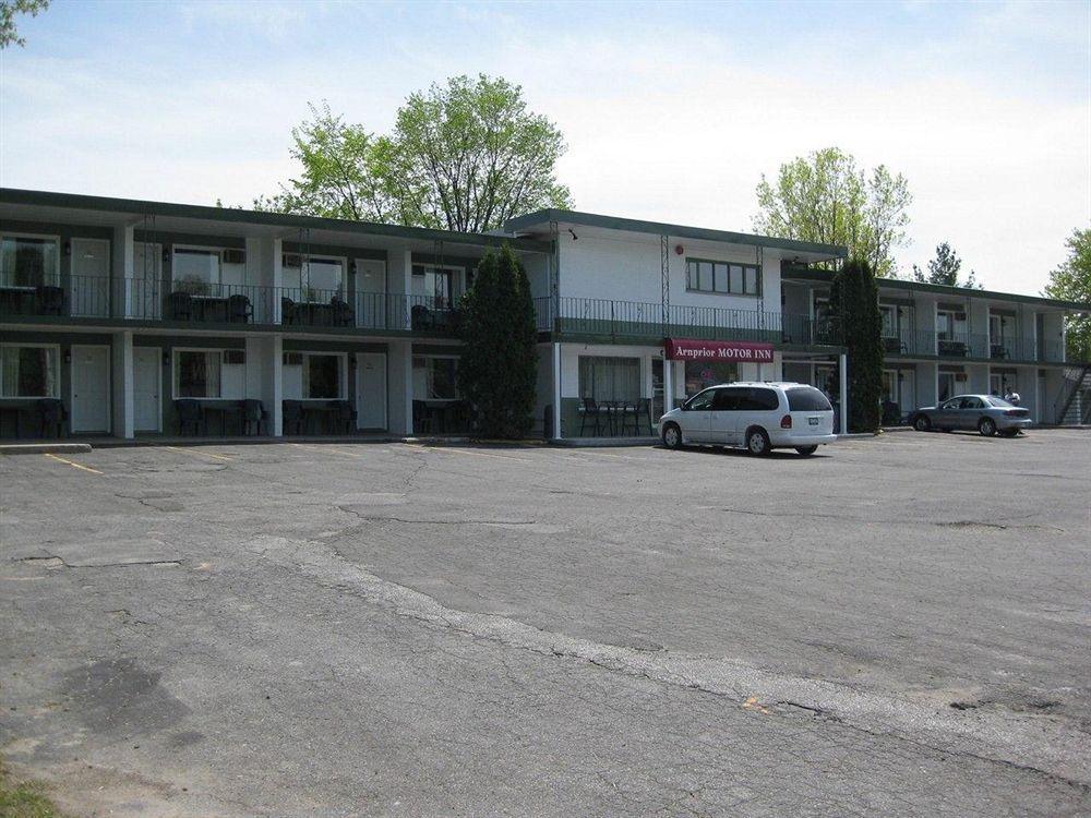 Arnprior Motor Inn Bagian luar foto