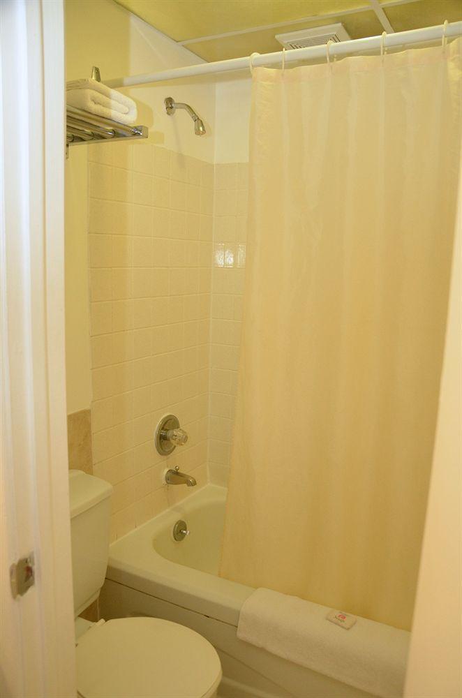 Arnprior Motor Inn Bagian luar foto