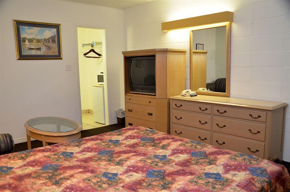 Arnprior Motor Inn Bagian luar foto