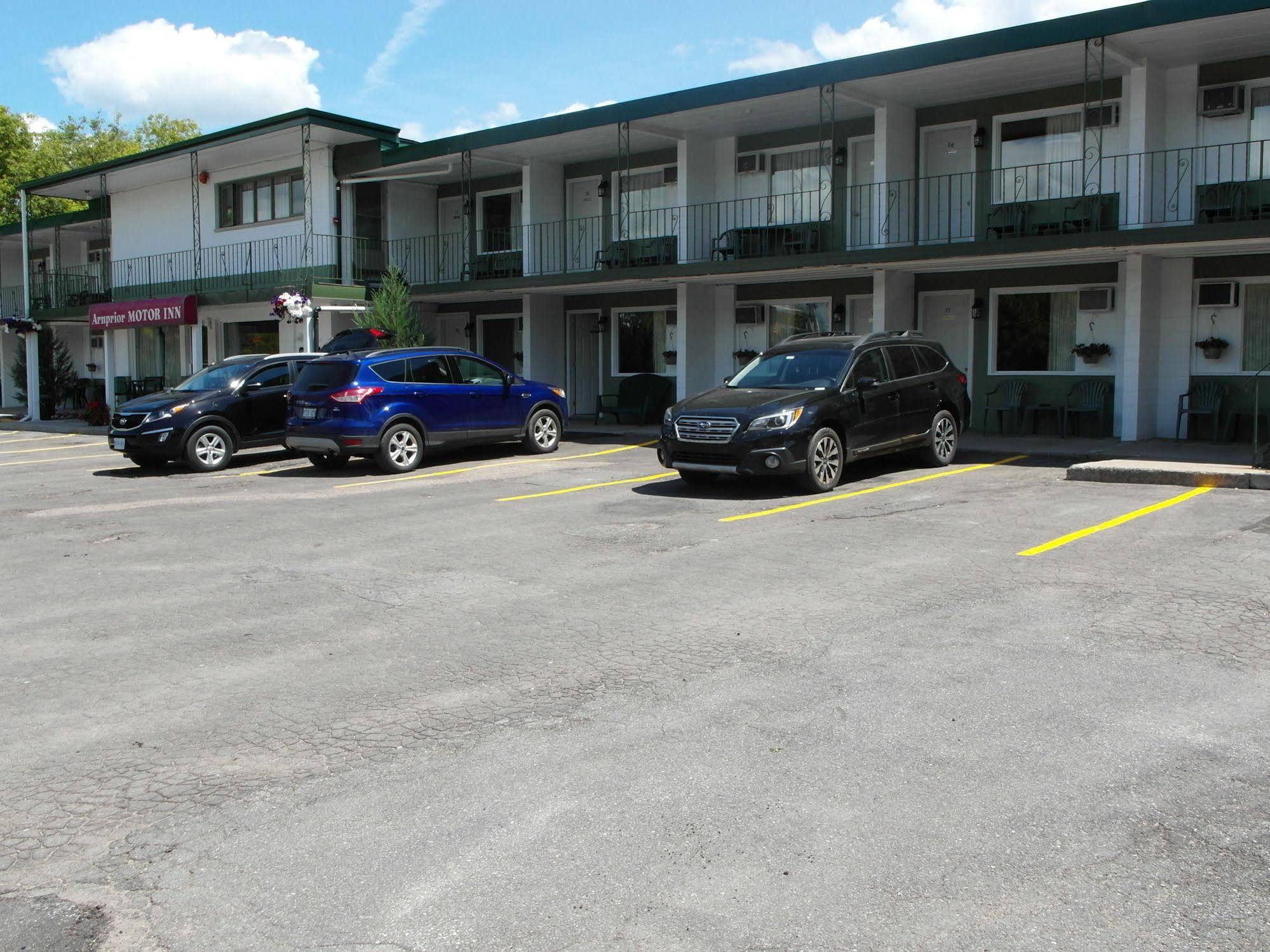 Arnprior Motor Inn Bagian luar foto